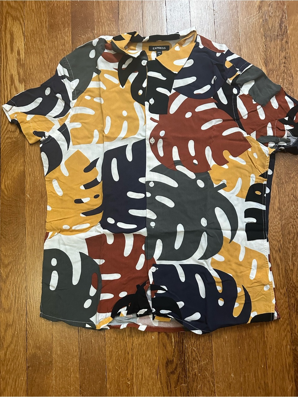 Express Men’s Short Sleeve Button-Down Shirt